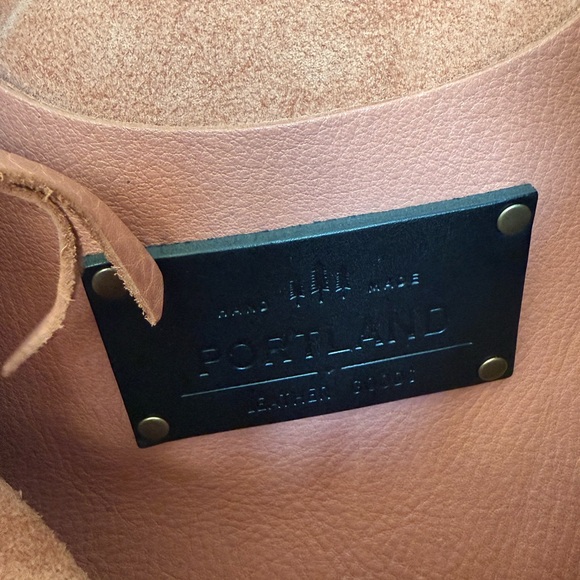 Elegant Portland Leather Tote Bag - Picture 2 of 7